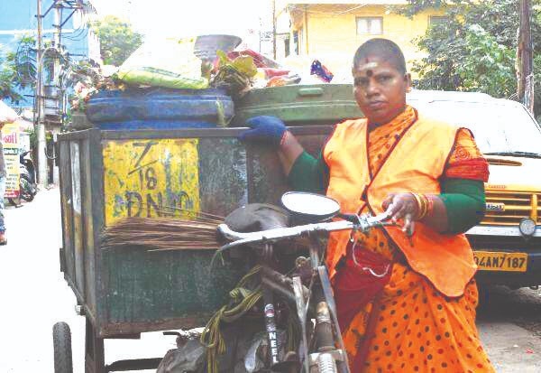எங்களை சம மனிதர்களாகப் பாருங்கள்...